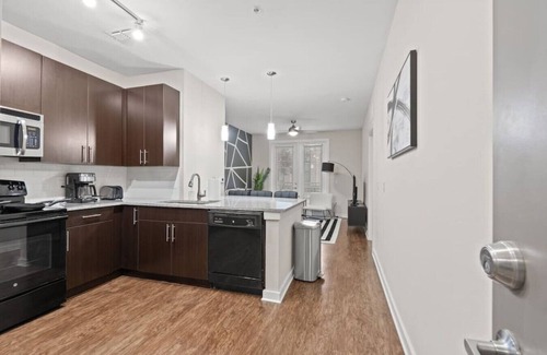 Courier City - Oscawana Apartment | Pool - Gym - FREE parking - Luxury king suite - 8