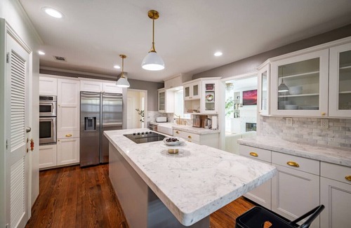 Houston House | POOL/Heated Spa Galleria sleeps 12 Griddle