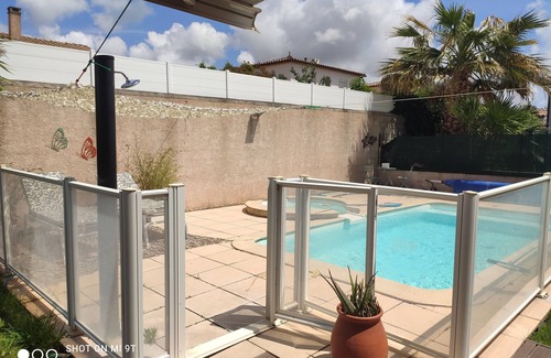 Fabregues House | Pool-heated spa house