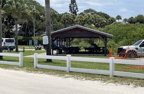 Hawks Park House | Pool home 1.5 blocks from the river & 10 mins to the beach.