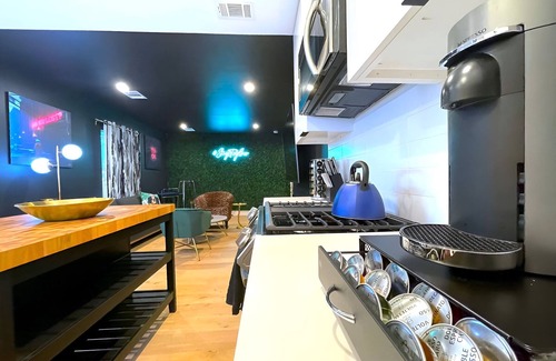 MLK House | Pool Home Encore Rainey Street-6 Minute Drive