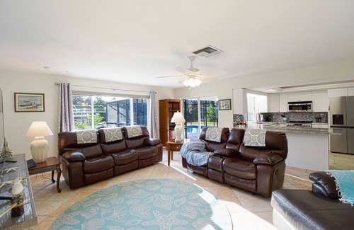 Fort Myers Shores House | Pool Home in Fort Meyers