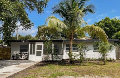 Seminole House | Pool home in Seminole 5miles to beach