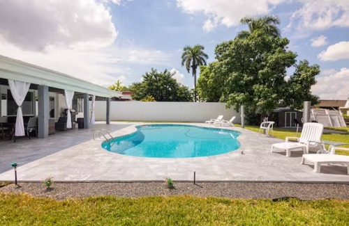 West Little River House | Pool Home in North Miami Beach. Everyone gets own bed !