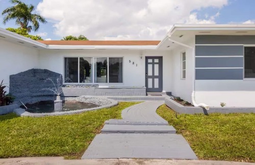 West Little River House | Pool Home in North Miami Beach. Everyone gets own bed !