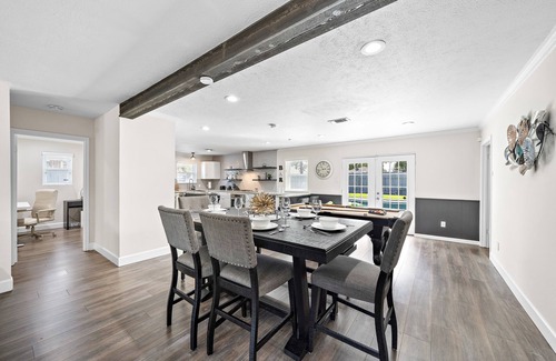 Garden Oaks House | Pool Home Nr Heights, DT | Games WiFi | BBQ Yard