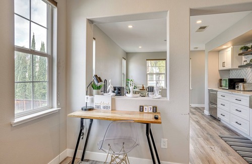 Brentwood Apartment | Pool & Hot Tub Access: Brentwood Getaway!