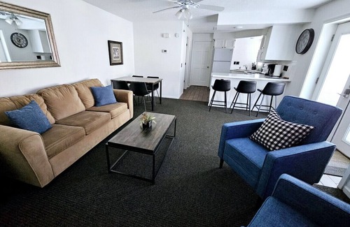 Wisconsin Dells Condo | *Pool/Hot Tub| Cozy 2 BR Condo | Waterfront | Downtown | Riverwalk Retreat