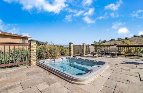Redlands House | Pool, Hot Tub, Fire Pit, Privacy & Views Galore make for the Perfect Getaway!