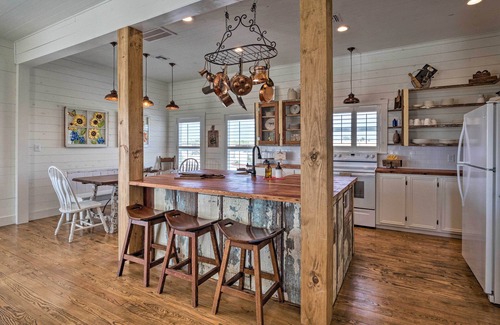 Schulenburg House | Pool, Hot Tub & Game Room: Schulenburg Retreat