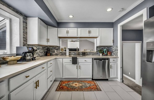Ashtabula Apartment | Pool|Hot Tub|Game Room|Sleeps 8