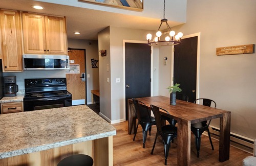 Lutsen Condo | 🌲Pool, Hot tub, Hiking, Golf, & more - Condo on Lutsen Mountainn