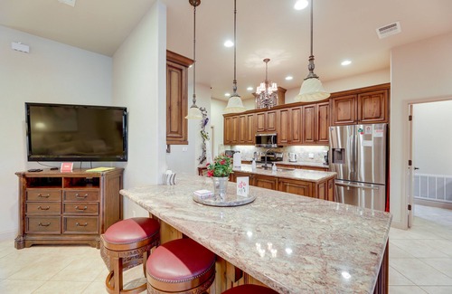 Bastrop House | Pool & Hot Tub in Sunny Smithville Getaway!