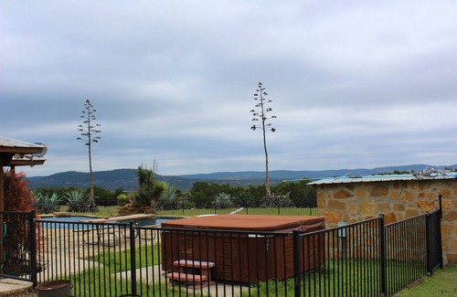 Bandera House | Pool, Hot tub, Incredible Views, stocked fishing pond, 6 bedrooms, Sleeps 17!