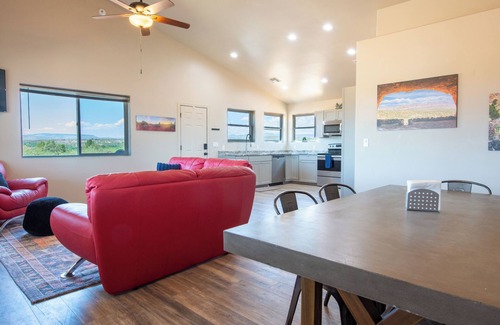 Cornville House | Pool, Hot Tub, King Bed, easy access to Sedona! @Winery Ranch by StargazerSedona