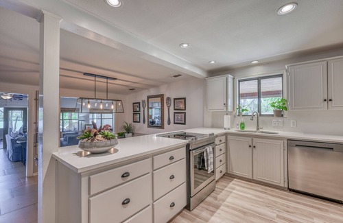 Kingsland House | Pool & Hot Tub, NEW BOAT DOCK,1 Story, Kayaks, Commercial Ice Maker