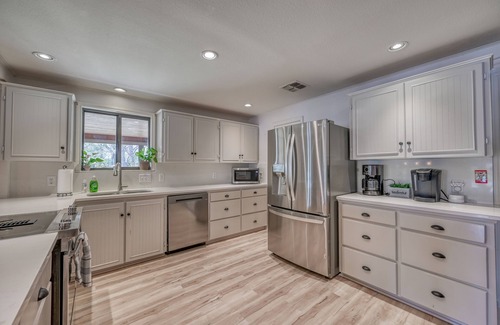 Kingsland House | Pool & Hot Tub, NEW BOAT DOCK,1 Story, Kayaks, Commercial Ice Maker