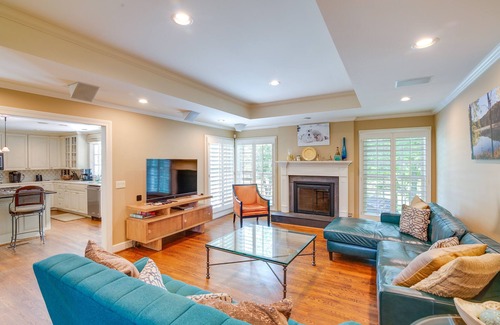 Franklin House | Pool, Hot Tub & Outdoor Theater: Franklin Retreat