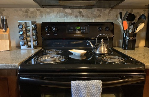 Regional District of Nanaimo Cottage | Pool & hot-tub, Peaceful & Immaculate