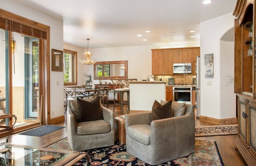 Edwards Condo | Pool/Hot Tub! Private Deck w/Firepit & Gas Grill - Walk to Slopeside Dining