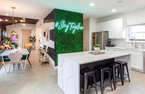 Govalle House | Pool Hot Tub School Bus - Downtown 5 min drive