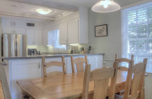 East Beach Cottage | POOL, HOT TUB, OUTSIDE BATH SHOWER, SHORT WALK /BIKE TO BEACH