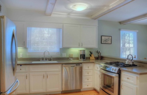 East Beach Cottage | POOL, HOT TUB, OUTSIDE BATH SHOWER, SHORT WALK /BIKE TO BEACH