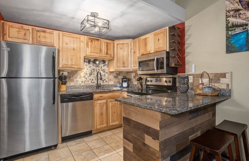 Steamboat Springs Condo | Pool, Hot Tub, Sauna, Tennis & Fitness Center, Ski In/Out - King Bed