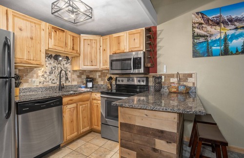 Steamboat Springs Condo | Pool, Hot Tub, Sauna, Tennis & Fitness Center, Ski In/Out - King Bed