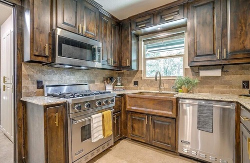 Keller House | Pool, Hot Tub, Veranda, 1 Acre w/mature Tree’s