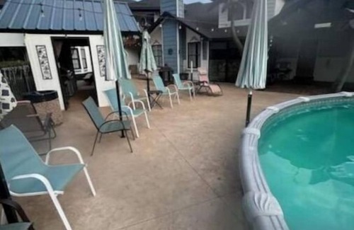 Edmond House | POOL & HOT TUBn5bed/3.5bath @ Czarnik Land