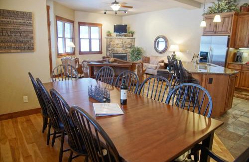 Steamboat Springs House | Pool & Hot Tubs, 2 Living Rooms, City Shuttle, Washer, Dryer