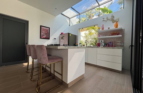 Raquet Club House | Pool House 311