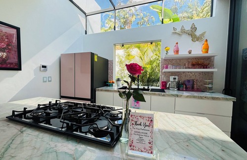Raquet Club House | Pool House 311