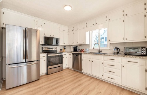 Lawrenceville House | Pool House/9beds/4Ba/Kings/Billiard/Air Hockey