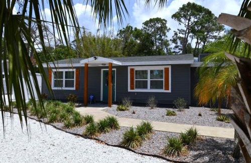 Park East House | Pool House By Downtown Sarasota
