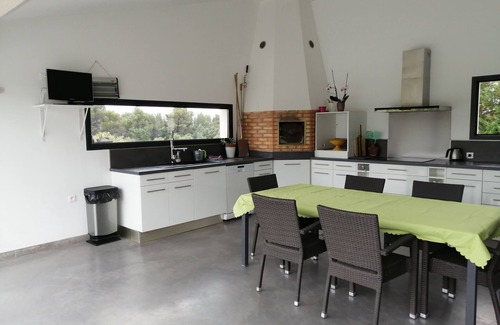 Puget House | Pool house in a large property at the foot of the Luberon mountains