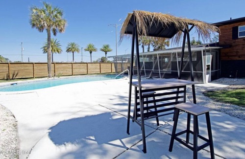 Isle of Palms House | Pool House on a water minutes from Beach/Mayo hospital