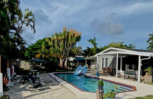 Cutler Bay House | Pool House Resort heated swimming pool family getaway