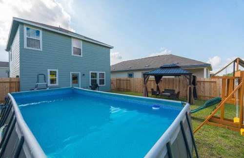 Northside House | Pool house with hot tub