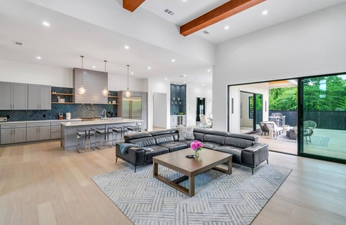 Northwest Dallas House | Pool/Jacuzzi/ 5-bedroom Luxurious house