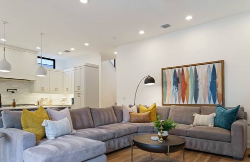 Holly Apartment | Pool, Jacuzzi & Outdoor Entertaining Space in Spacious East Austin Gem