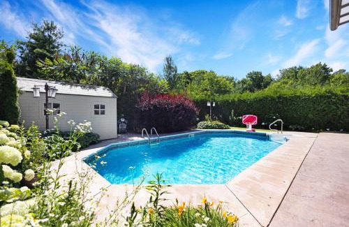 Cambridge House | Pool, King Bed, Patio with BBQ, Fall Hiking Nearby