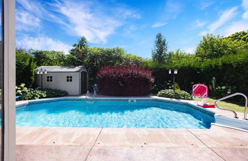 Cambridge House | Pool, King Bed, Patio with BBQ, Fall Hiking Nearby