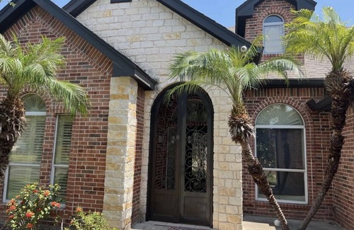 McAllen House | Pool/Kingbed/Awesome grill