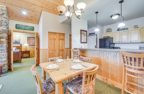 Two Harbors Condo | Pool & Lake Access: Northern Lakes Retreat!
