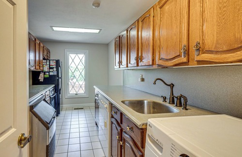 De Soto House | Pool, Lake & Patio: Sweeping De Soto Estate