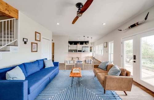 Buchanan Dam House | POOL, Lake views, 5 KING/3.5b, outdoor Cabana