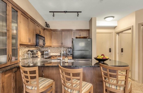 South Pandosy Apartment | Pool Level 3 bedroom at Fabulous Resort #331