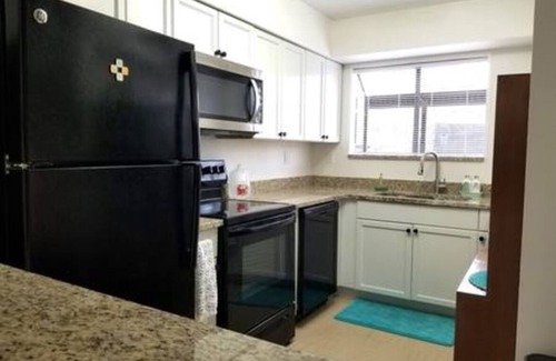 Daytona Beach House | Pool Luxury King Room4Rent in a 2BR 2.5BA Laundry